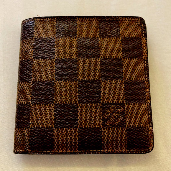 LV men wallet EUC - Picture 1 of 8